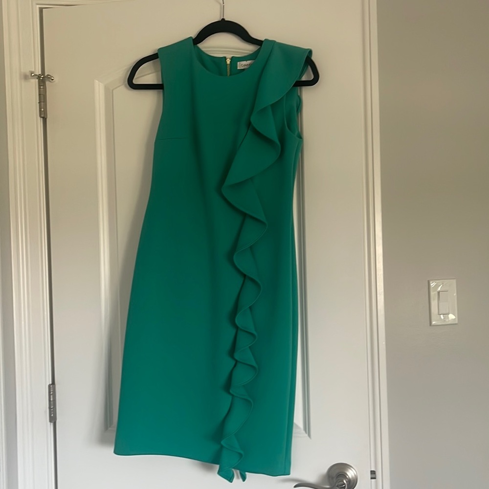 Beautiful midi green dress, great for any occasion.